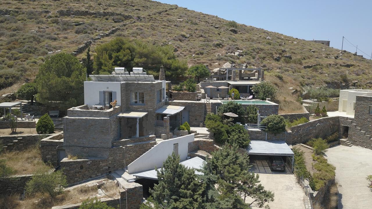 Aigaion House *