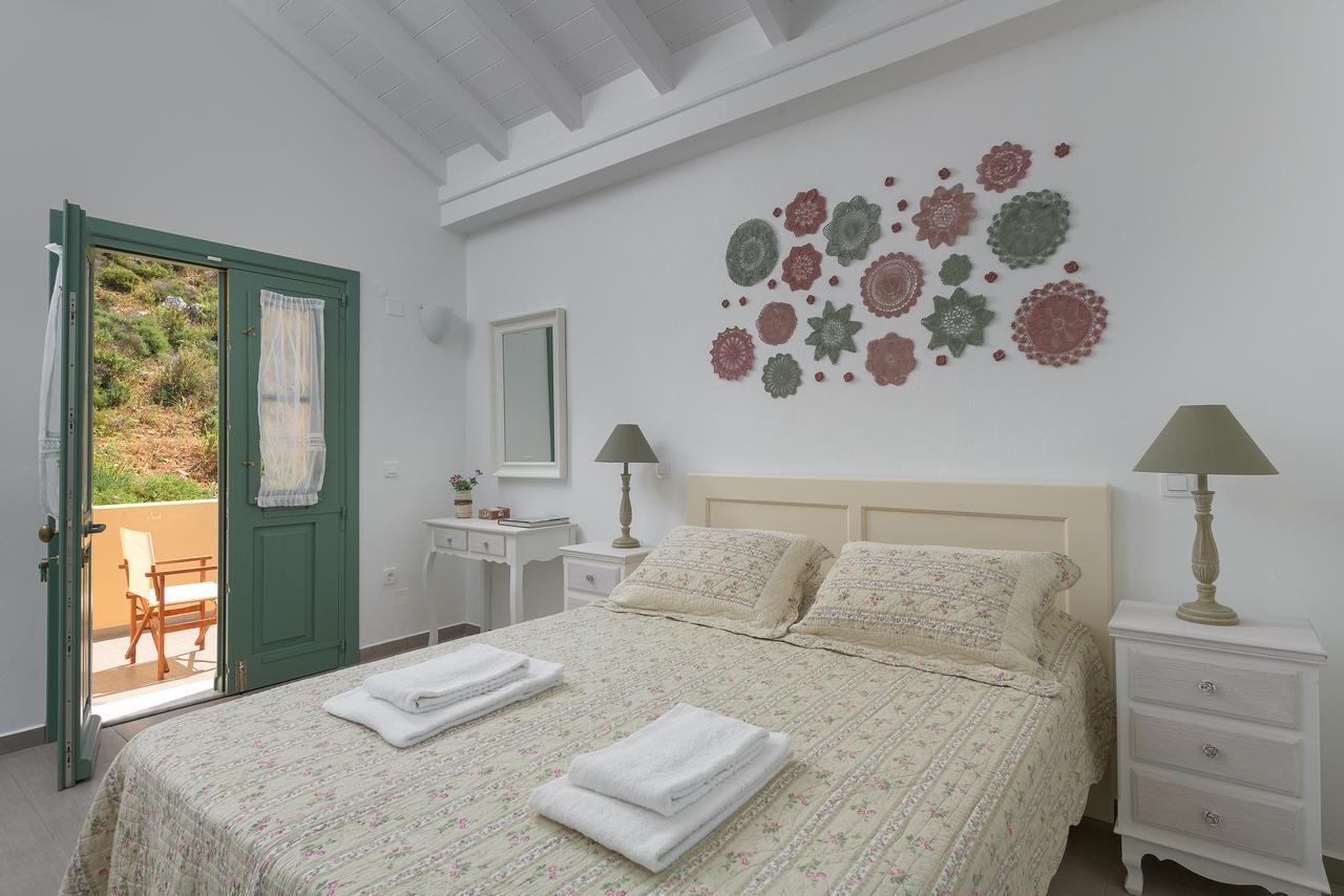 Blue Wave Aigli Villa *