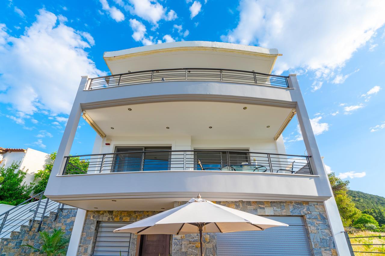 Luxurious House Near The Sea