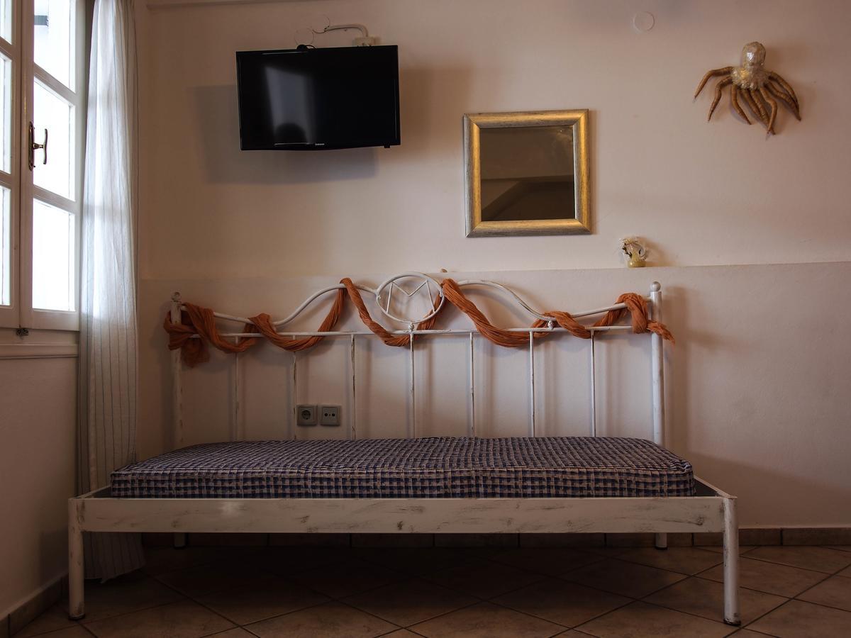 Aparthotel Manos Megas Gialos - Nites