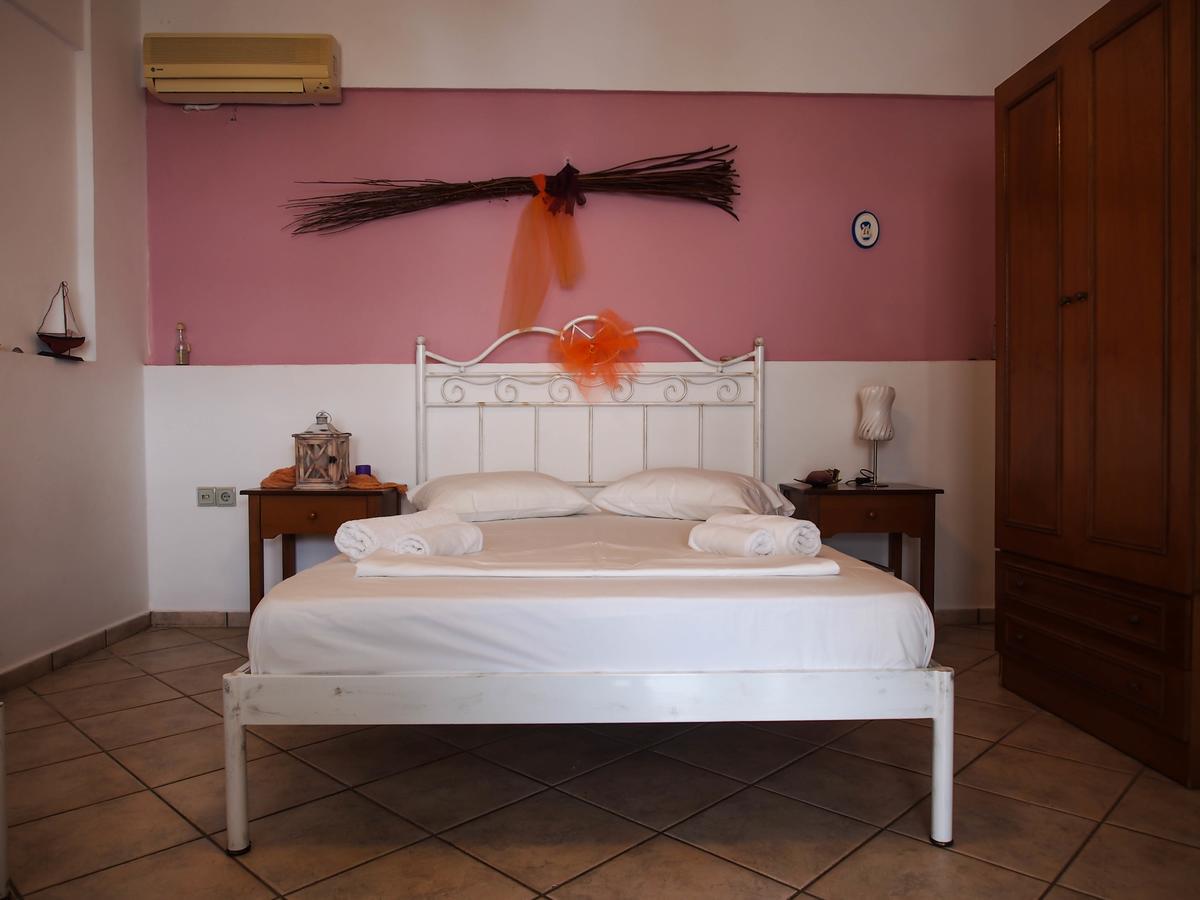 Manos Aparthotel
