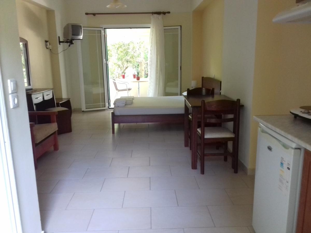 Lenia Aparthotel Kalamitsi (Lefkada)