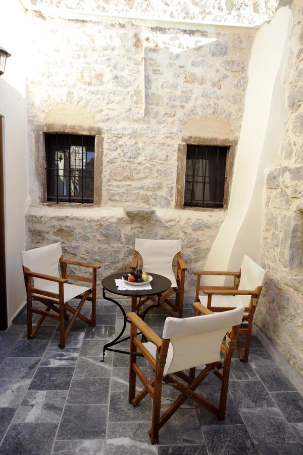 Traditional Ianthe Hotel
