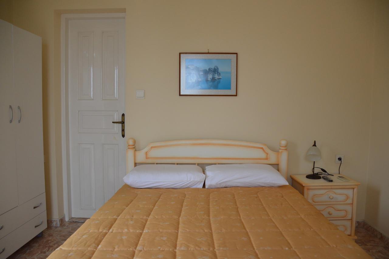 Guest house Kardoulis Milos Island