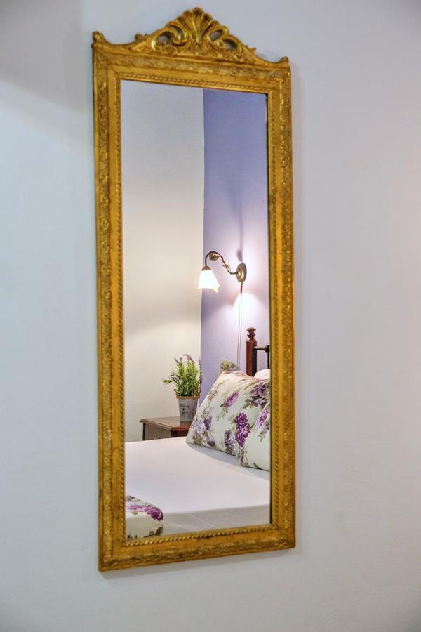 Golden Apartment *