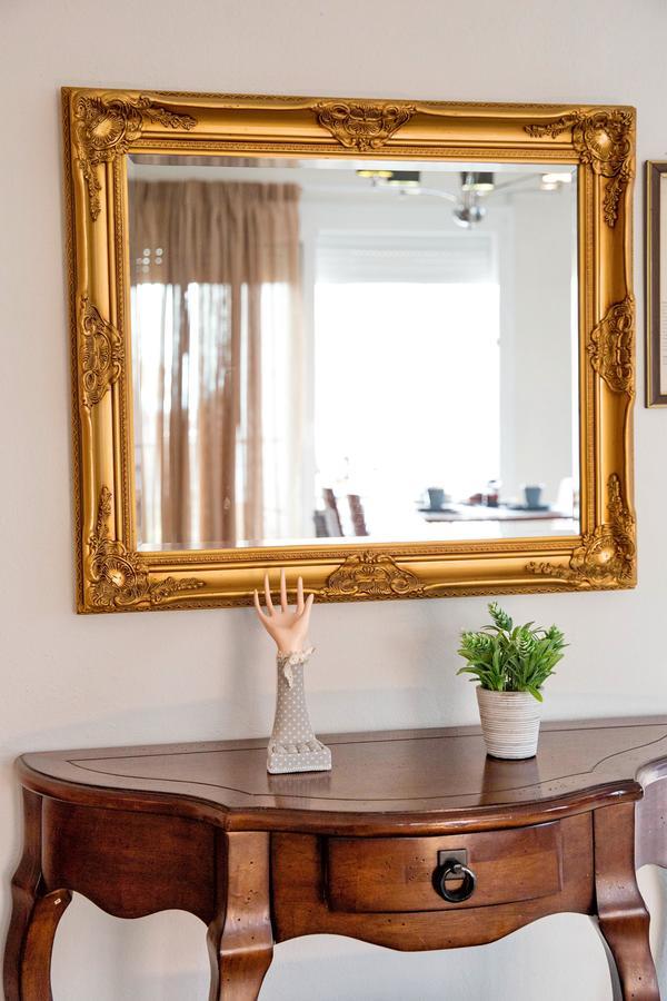 Golden Apartment *