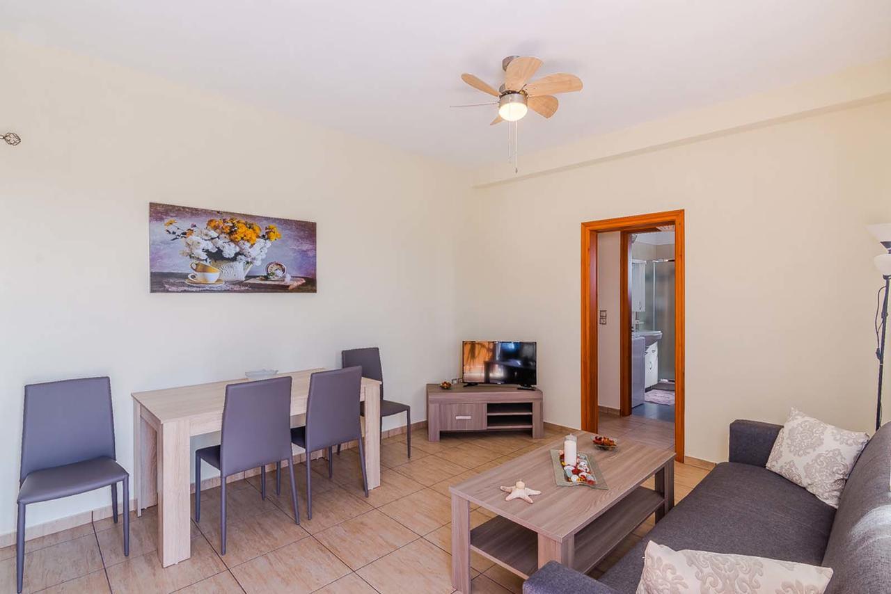 Sifnos- Spacious 2-bedroom House With Fantastic Yard! Country house *