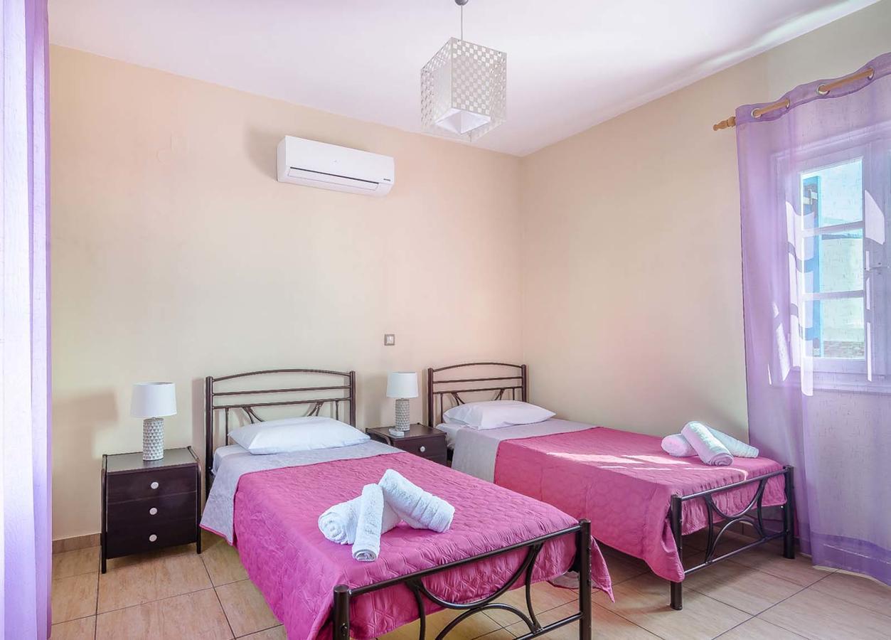 Country house Sifnos- Spacious 2-bedroom House With Fantastic Yard!