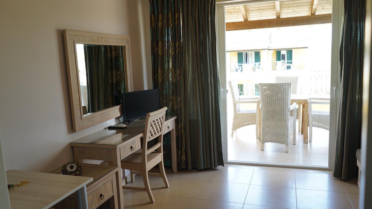 Spiti Nikos Aparthotel 3*