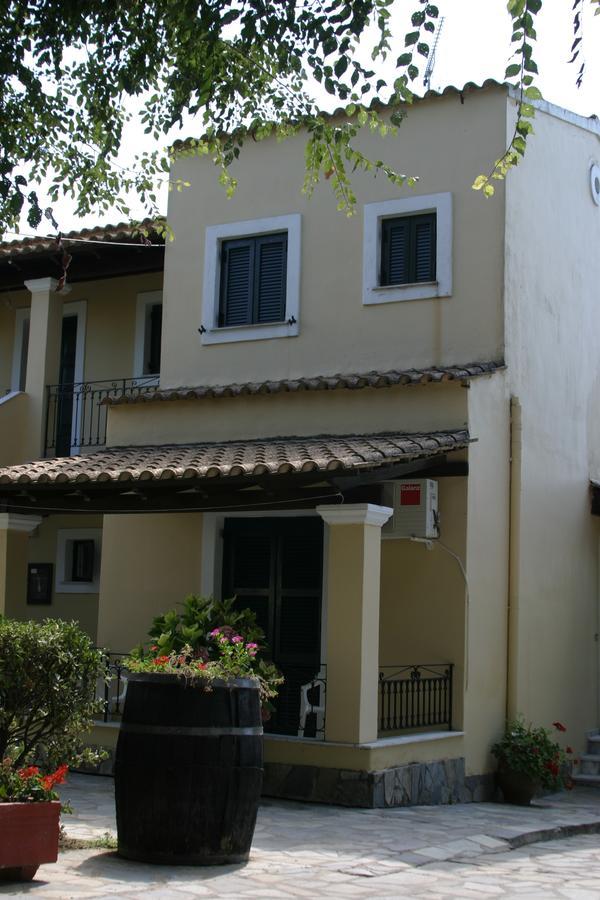 Spiti Nikos 3*