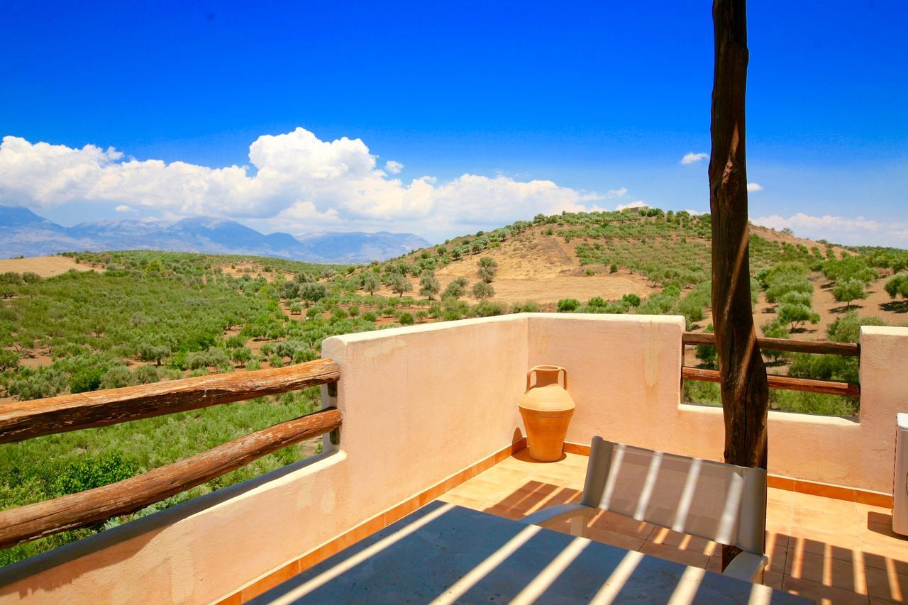 Myrsini Villa Listaros