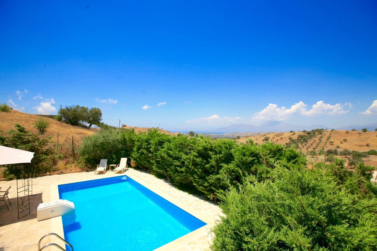 Villa Myrsini Listaros