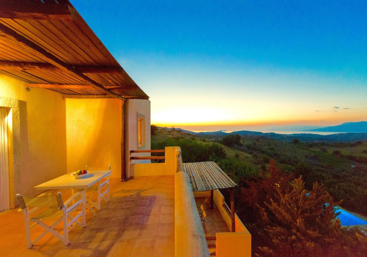Myrsini Villa Listaros