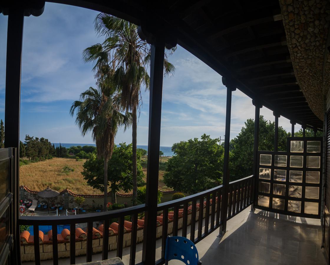 Nepheli Hotel 4*