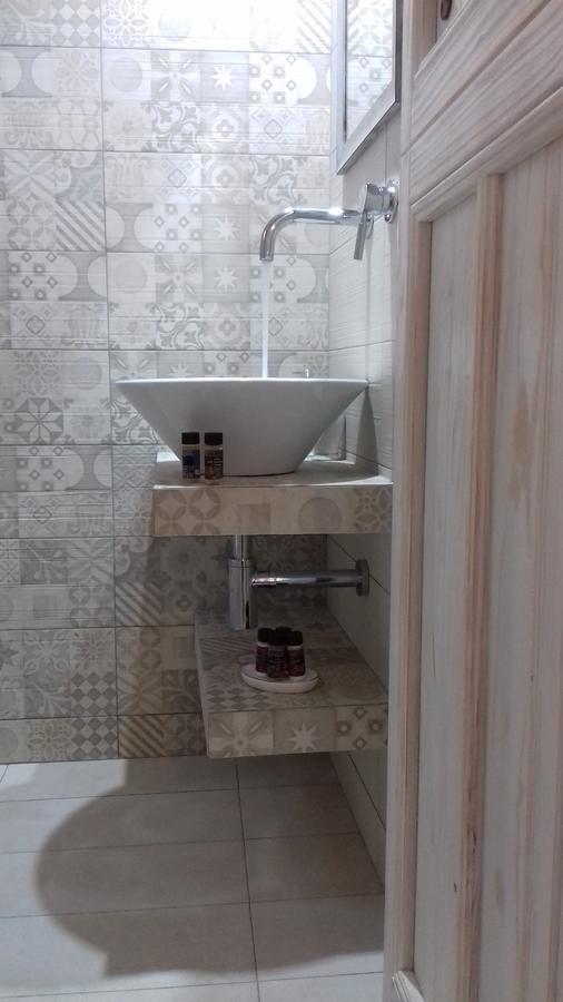Floras Guest house Pollonia