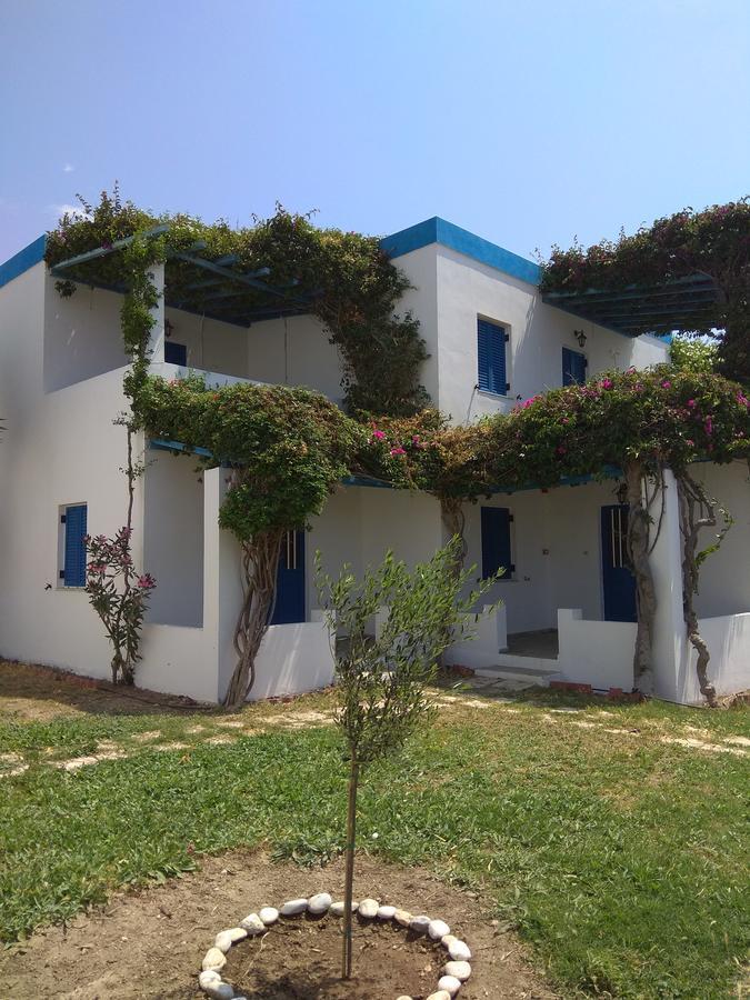Amfitrion Aparthotel Vari (Syros)