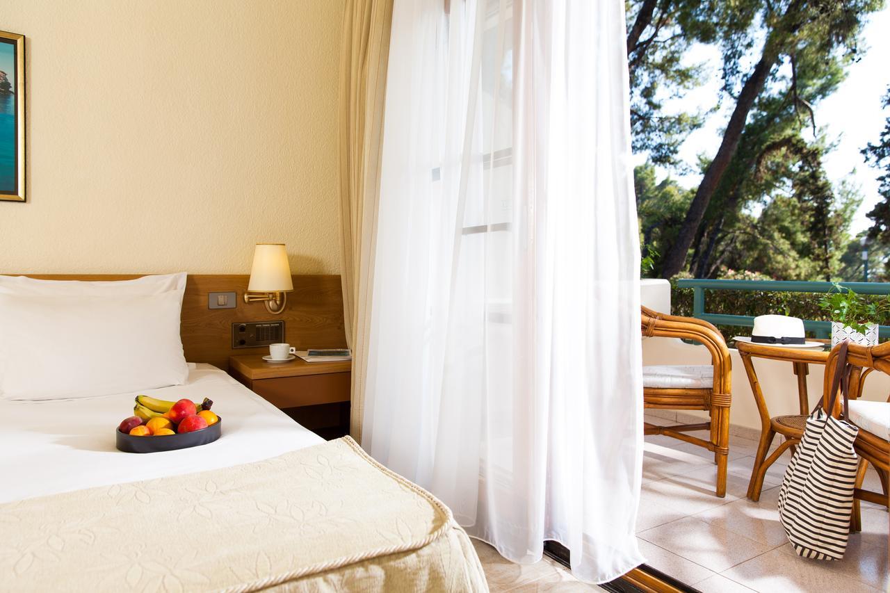Resort Holidays &