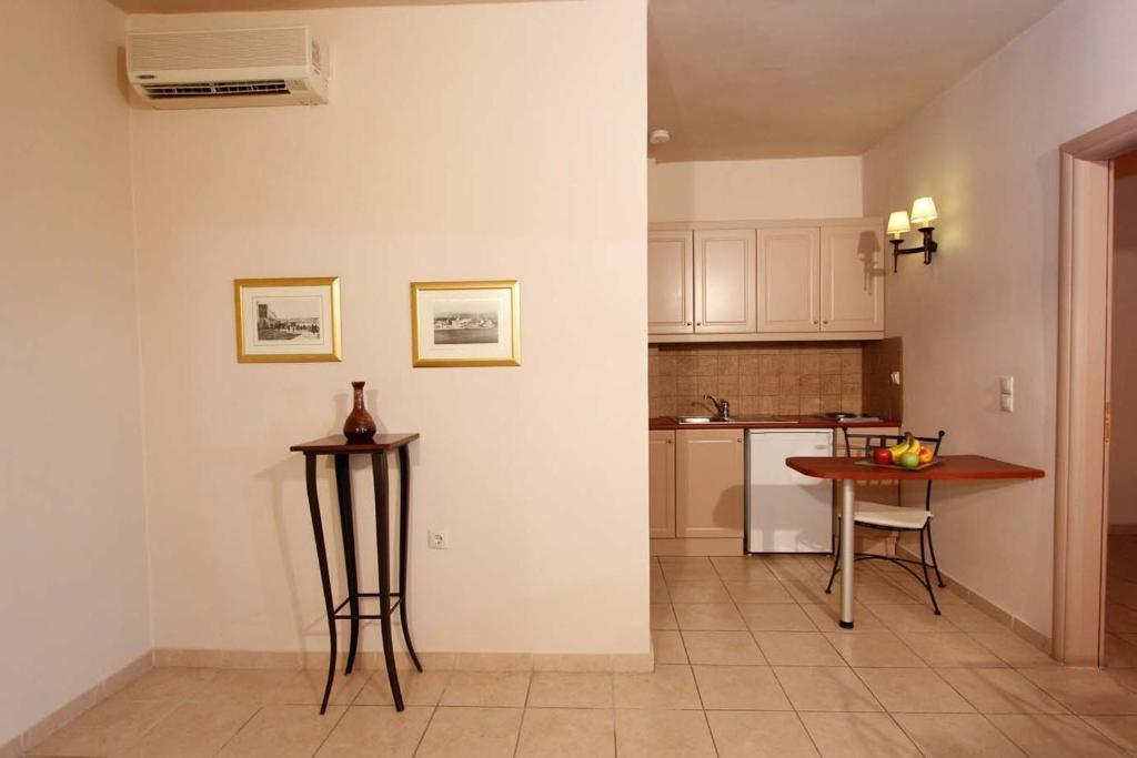 Lambrinos Aparthotel 2*
