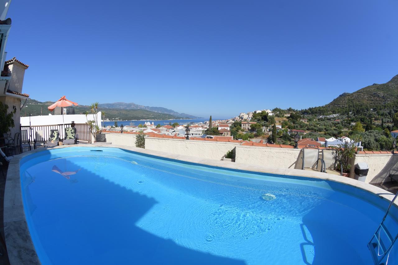 Virginia Samos Town