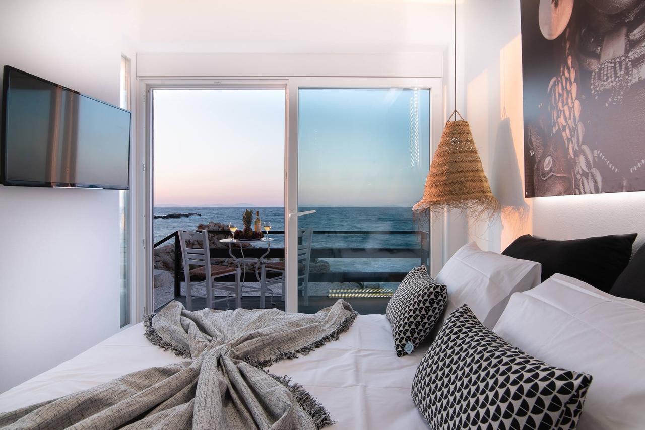 Portara Seaside Luxury Aparthotel 3*