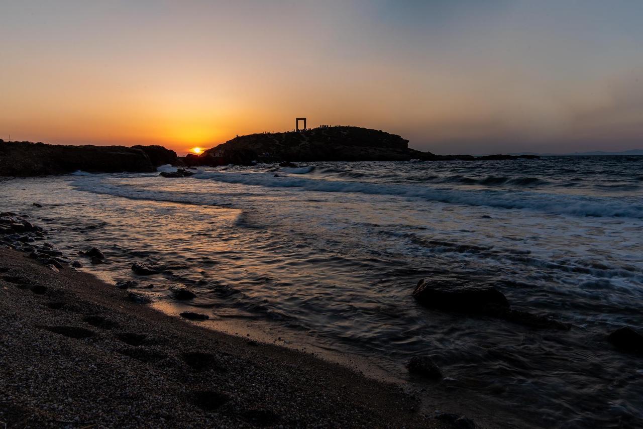 Portara Seaside Luxury Aparthotel