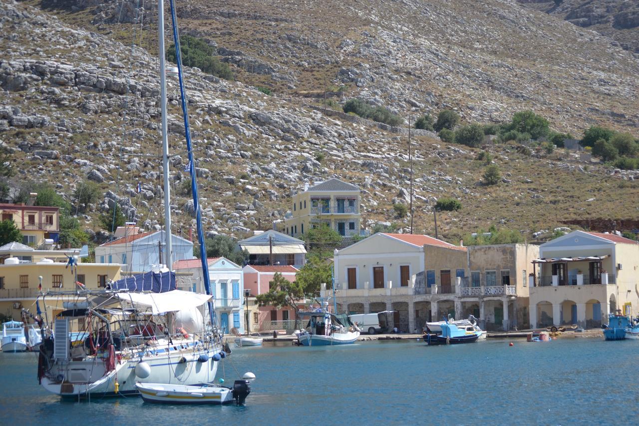 Royal Pedi * Symi