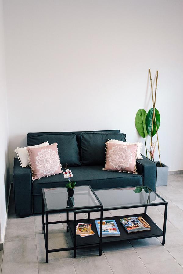 Exit Apartment *