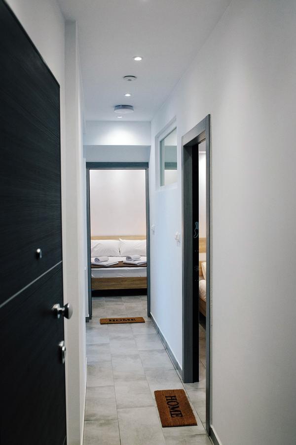 Exit Apartment *