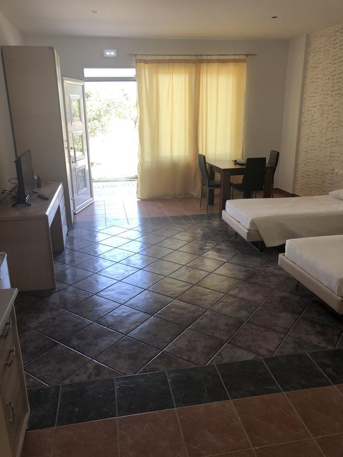 Aparthotel River's 3*