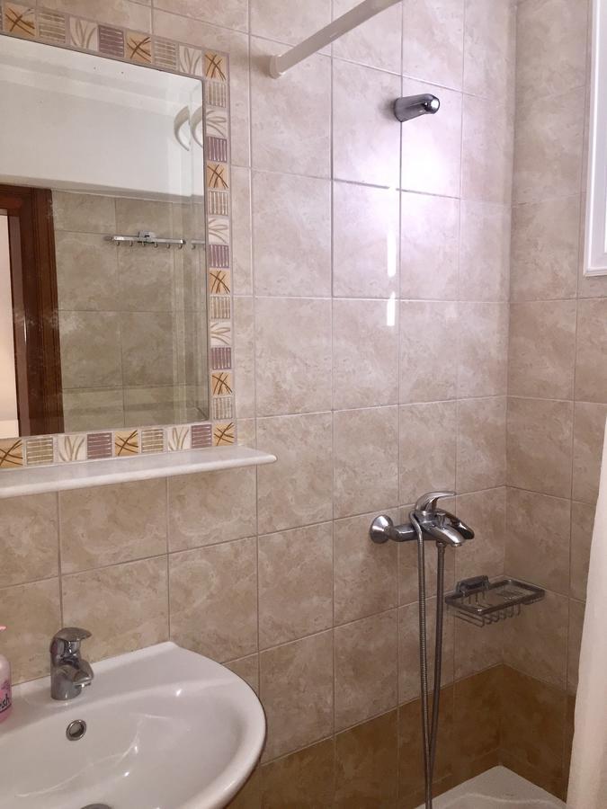 Anna's Piso Livadi