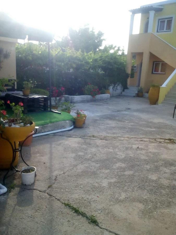 Chrysanthi Melitsa Apts.