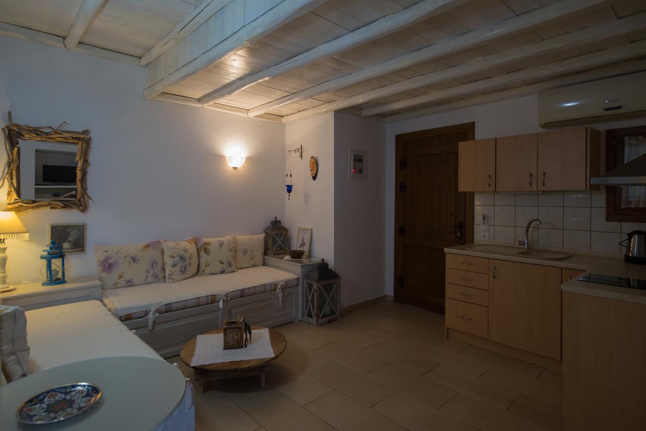 Apartment Traditional Arsanas *