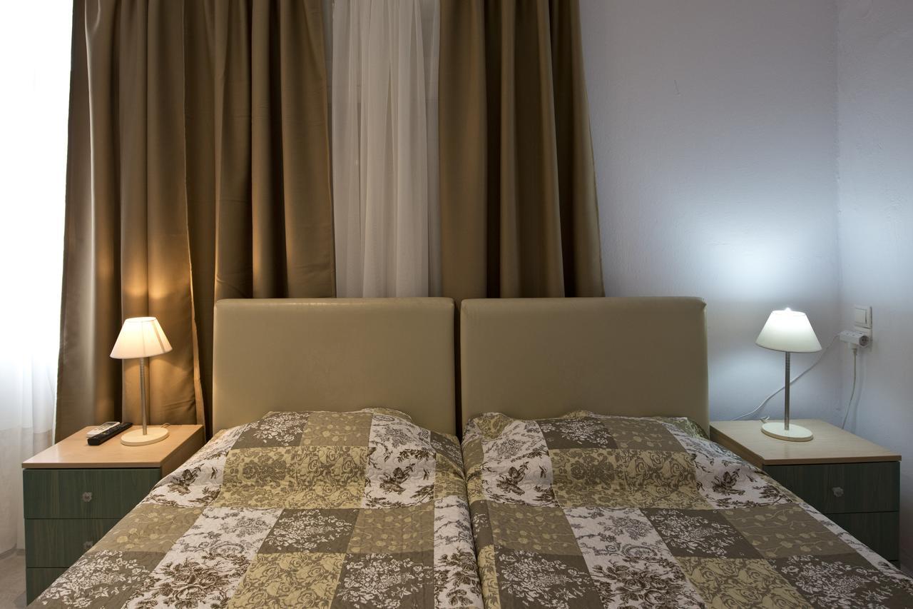 Karboni Guest house *