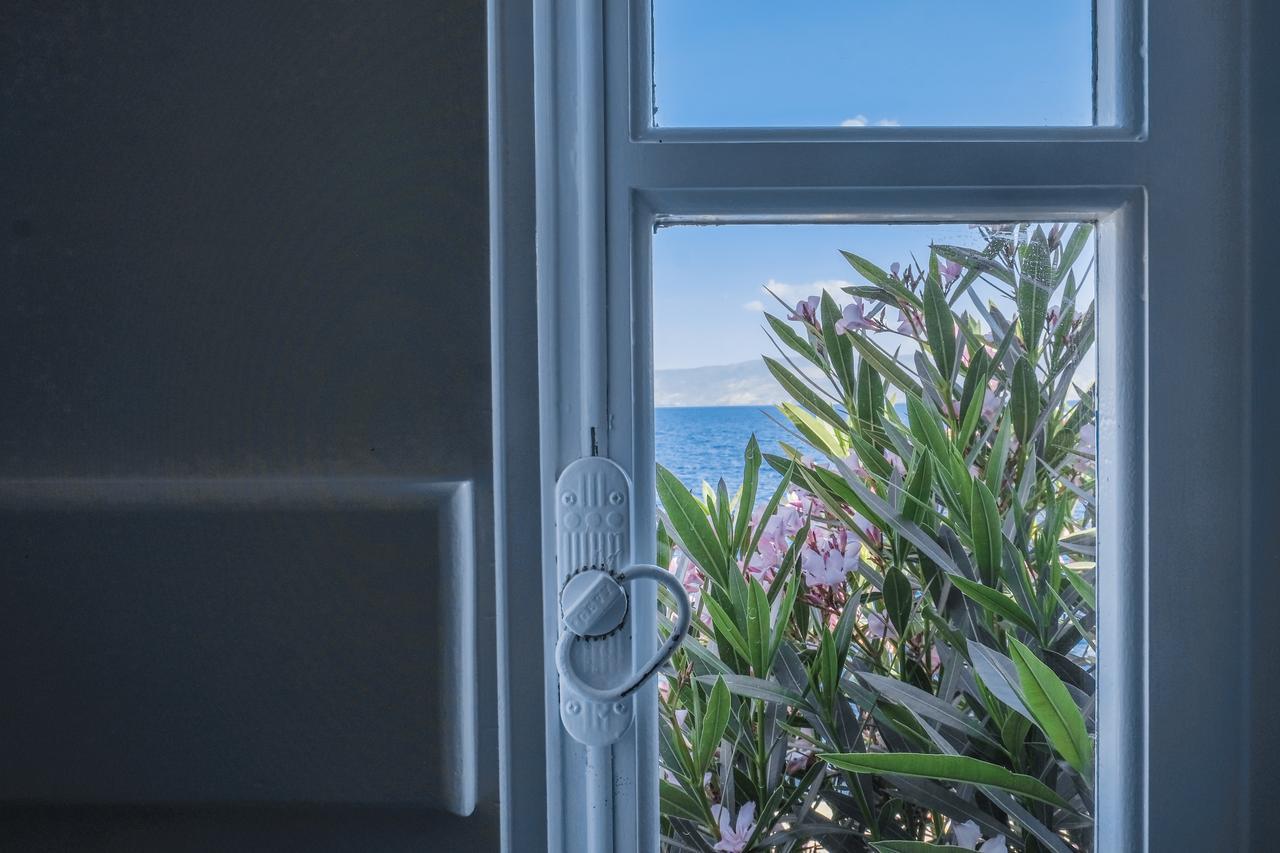 Lotus Sweet Hydra * Hydra (Saronic Islands)