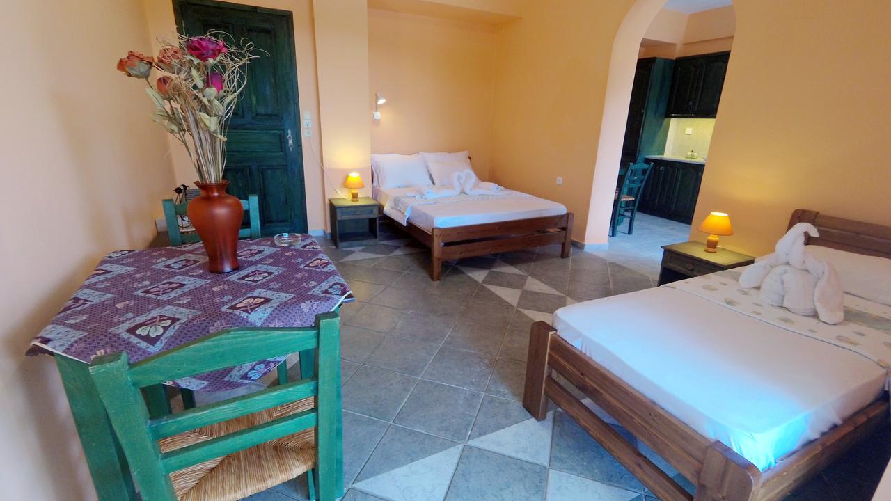 Zeus Aparthotel Karystos (Evia)