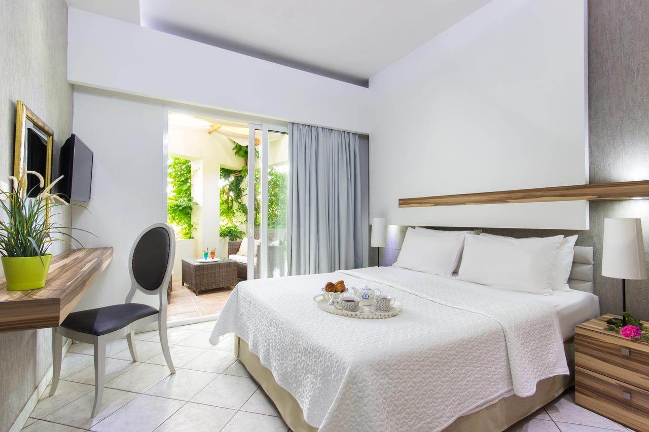 Socrates Plaza Aparthotel