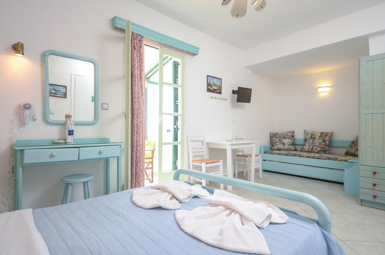 Sunday * Agia Anna (Naxos)