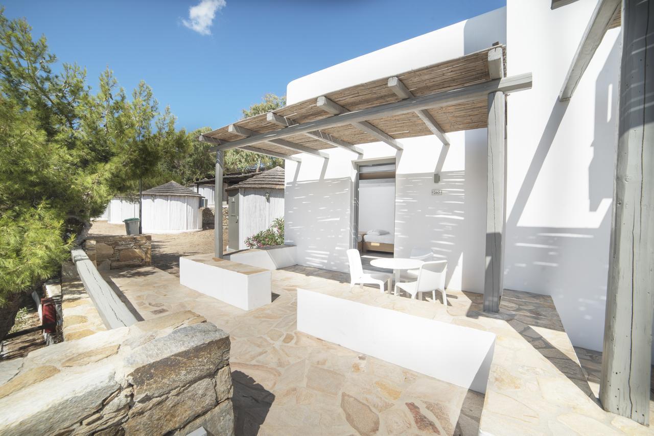 Far Out Beach Club Resort & Camping * Mylopotas