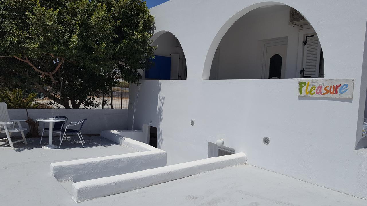Pleasure Beachside Apartment Perissa (Santorini)