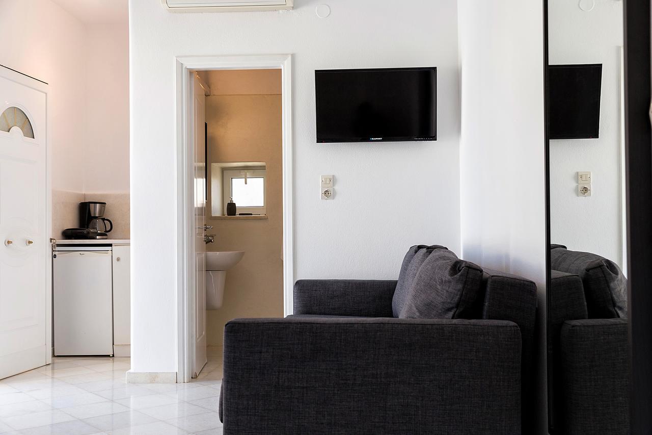 Pela Aparthotel 2*
