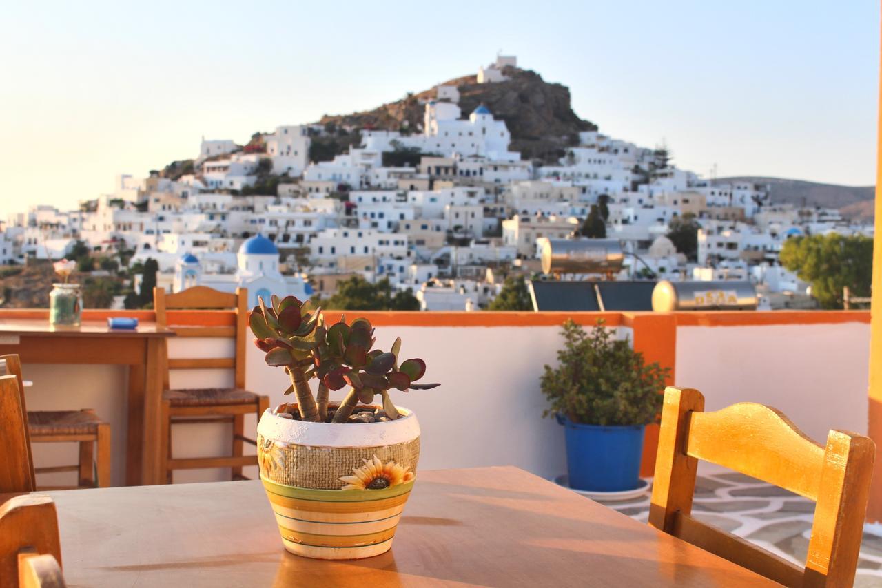 George's Place Chora (Ios)