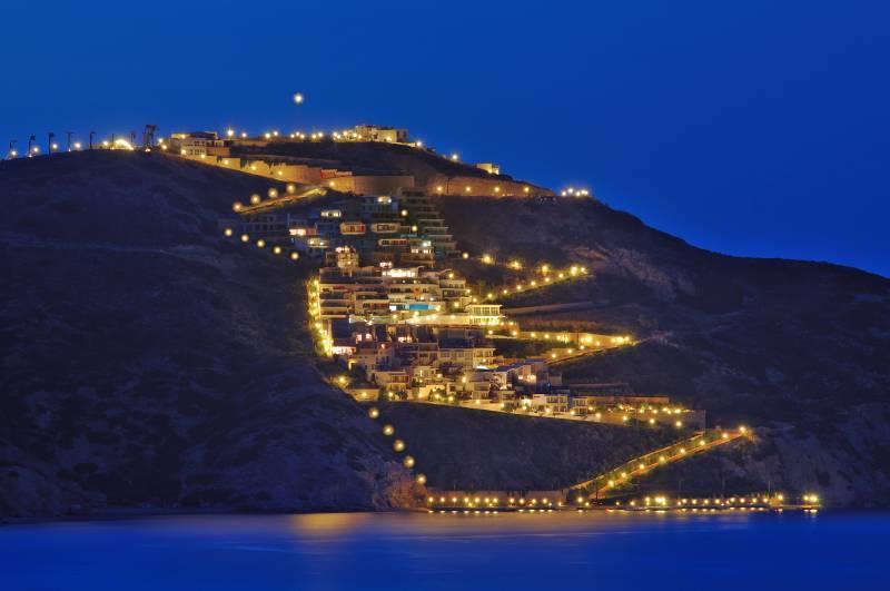 Manos Villa *