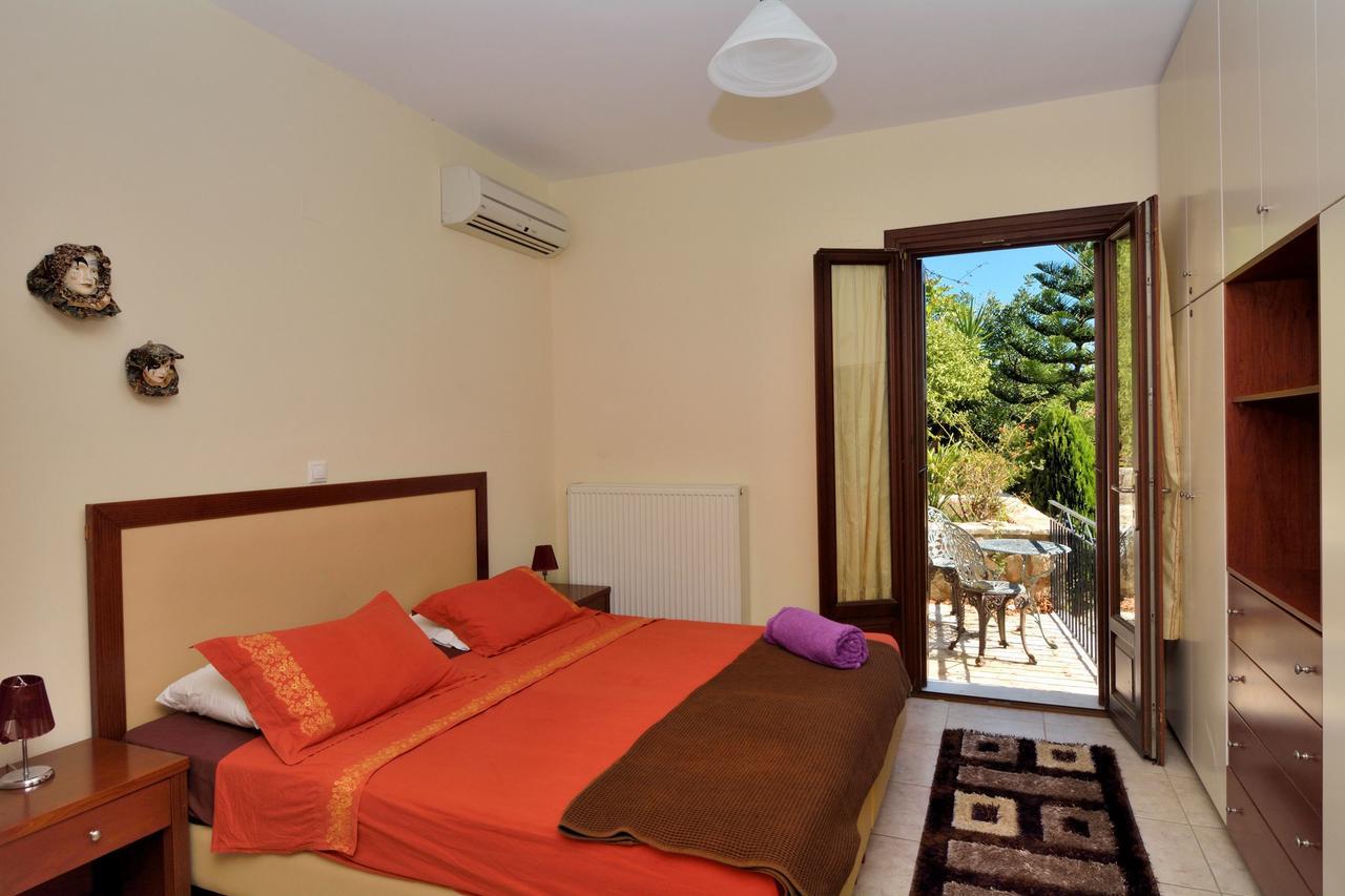 Lykithes Apartment