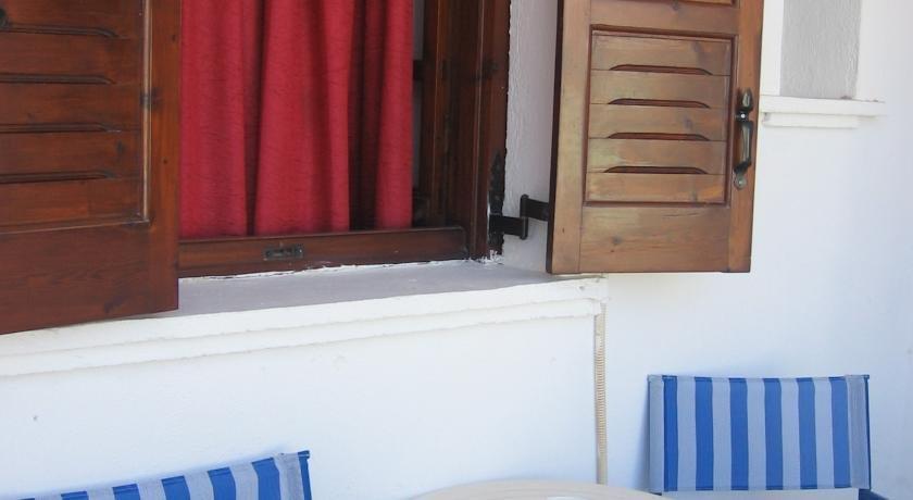 Evelina Pension: Diverse Near Black
