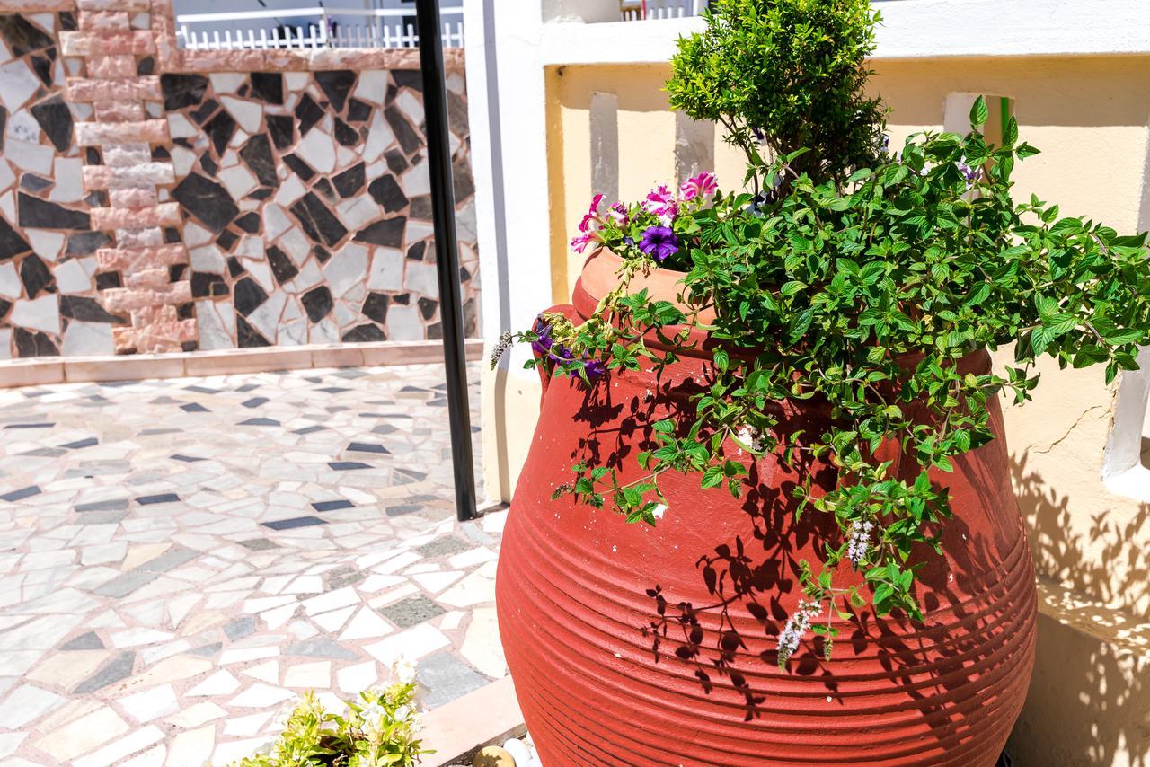 Erato Aparthotel 2*