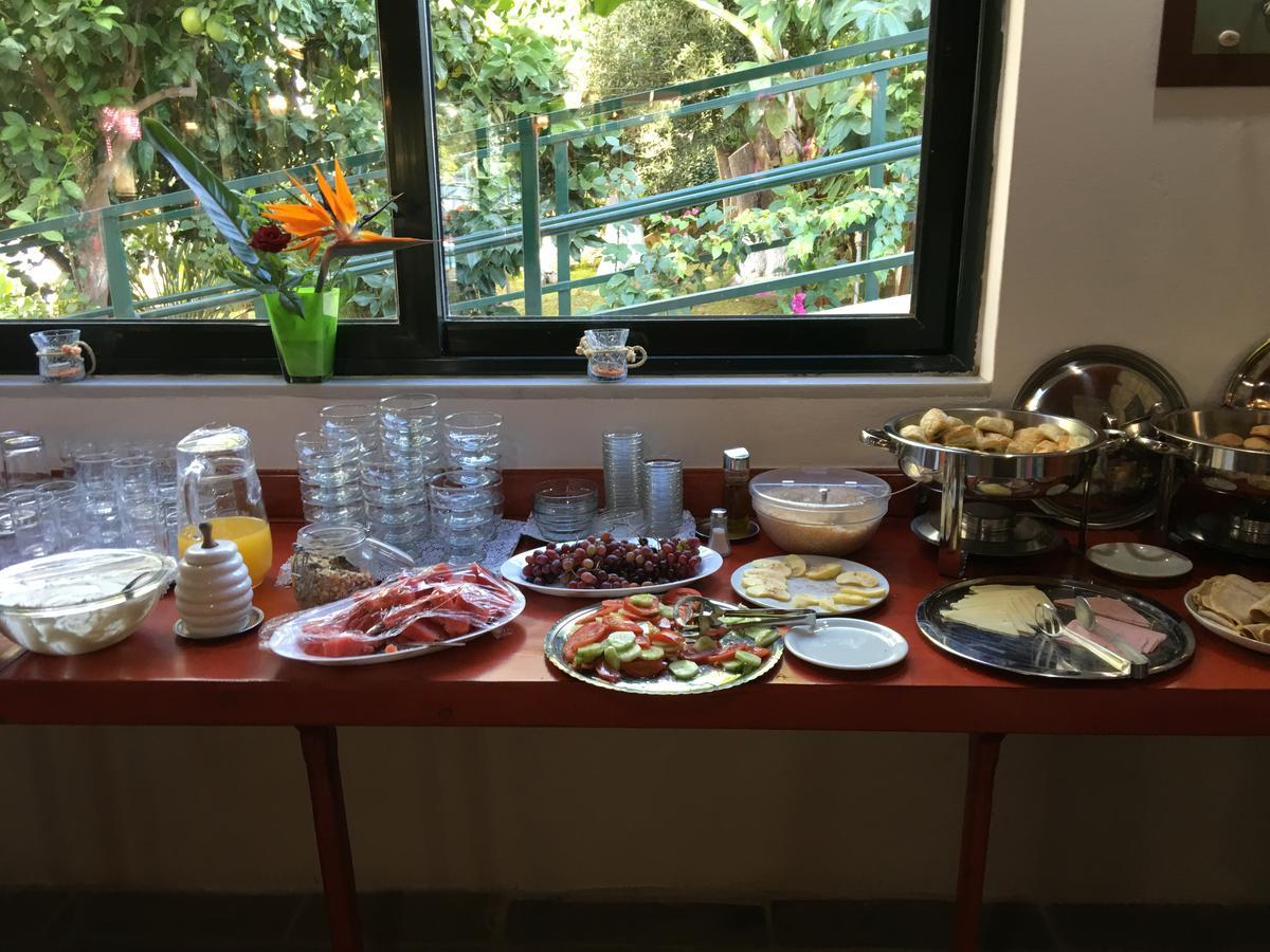 Kastro Aparthotel 3*