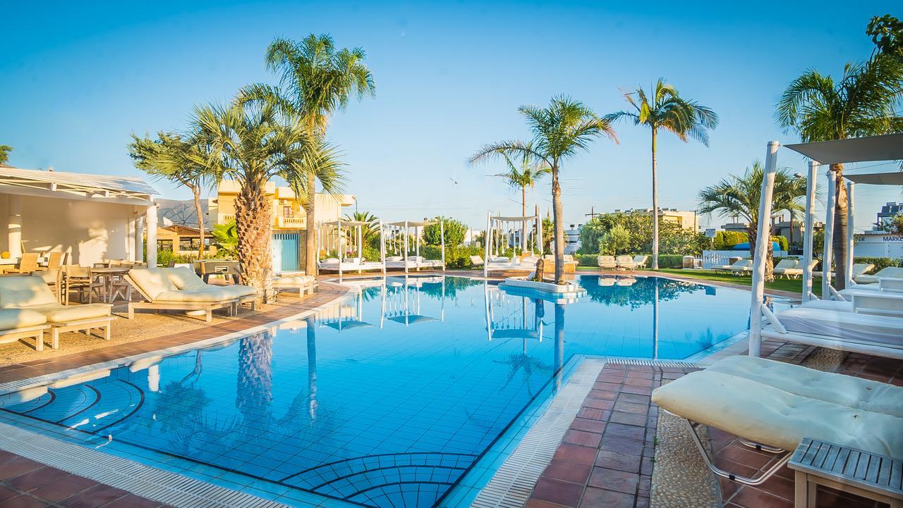 Aparthotel Parthenis & 3*