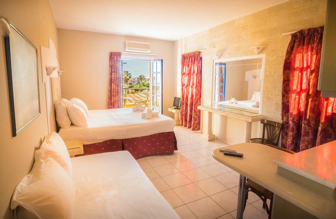 Aparthotel Parthenis & 3*