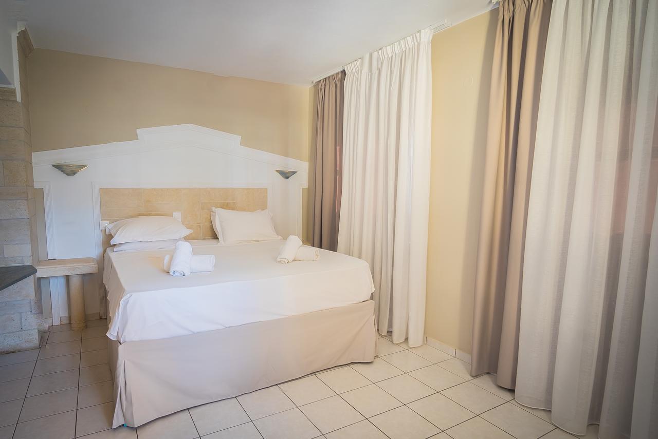 Aparthotel Parthenis & 3*