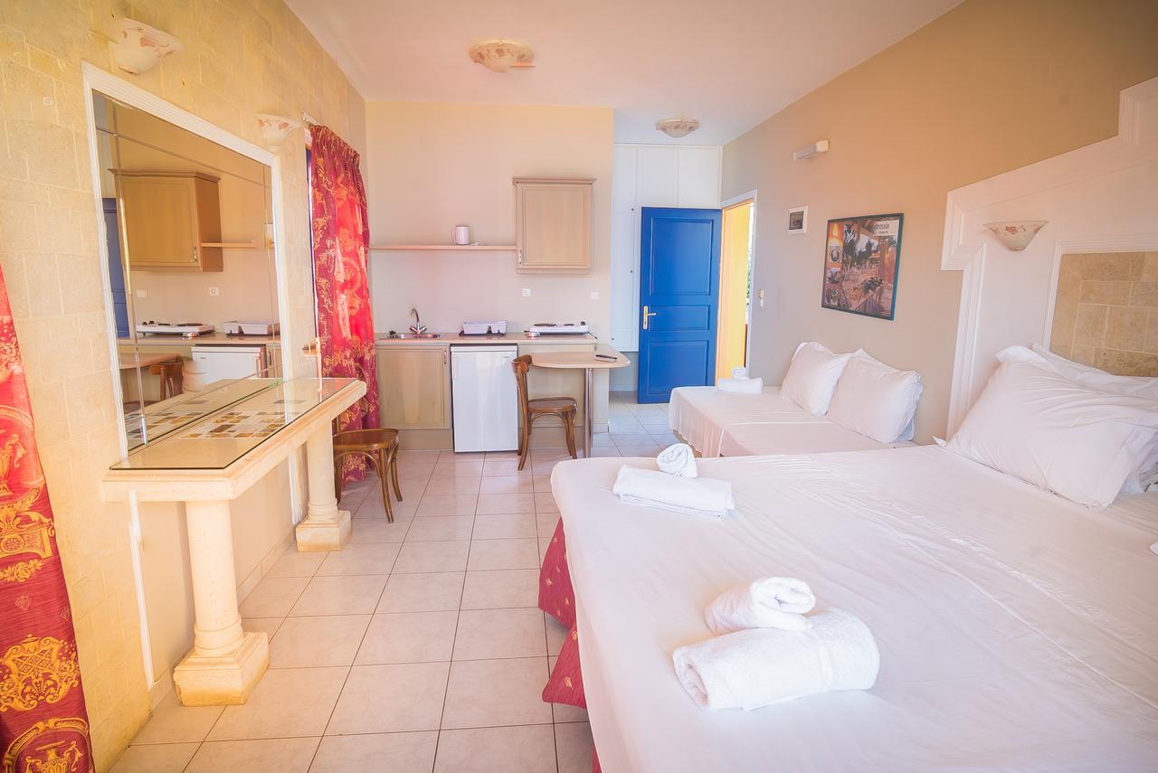 Aparthotel Parthenis &